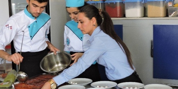 Turizm ve Otelcilik Elemanı Ne Kadar Kazanır?